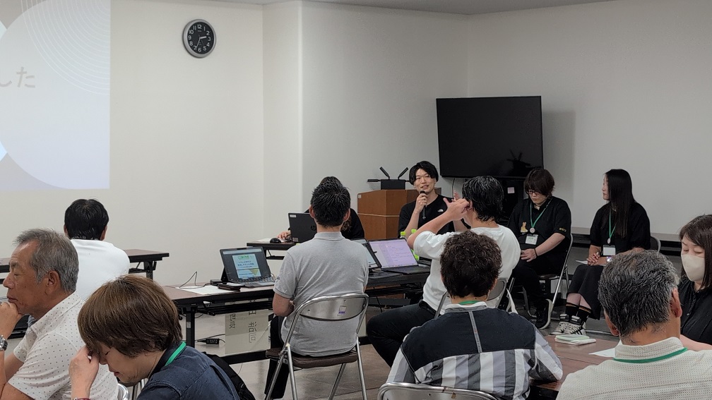 中間発表の様子の画像3