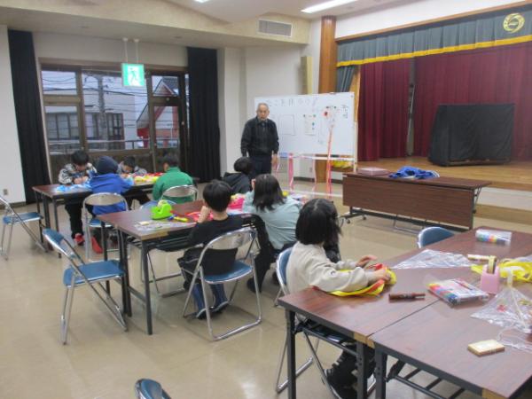 凧を作って飛ばそう1