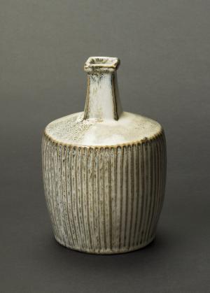 海鼠釉鎬手砧壺